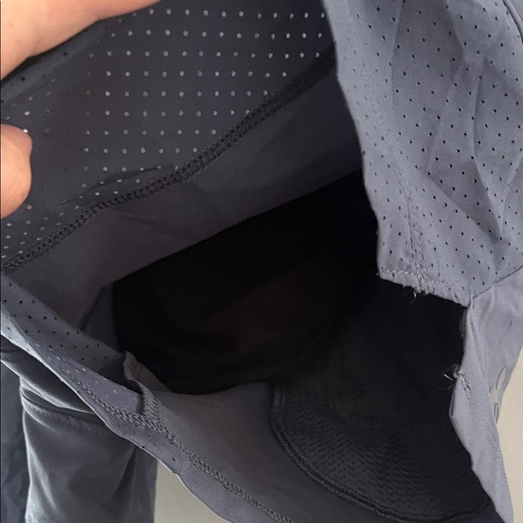 Under Armour Women's Dark Blue Athletic Shorts Size medium - Picture 7 of 8